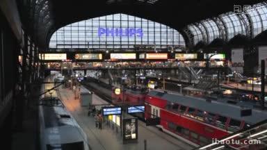 汉堡五月中央火车站与大型飞利浦标志列车和移动的乘客在五月